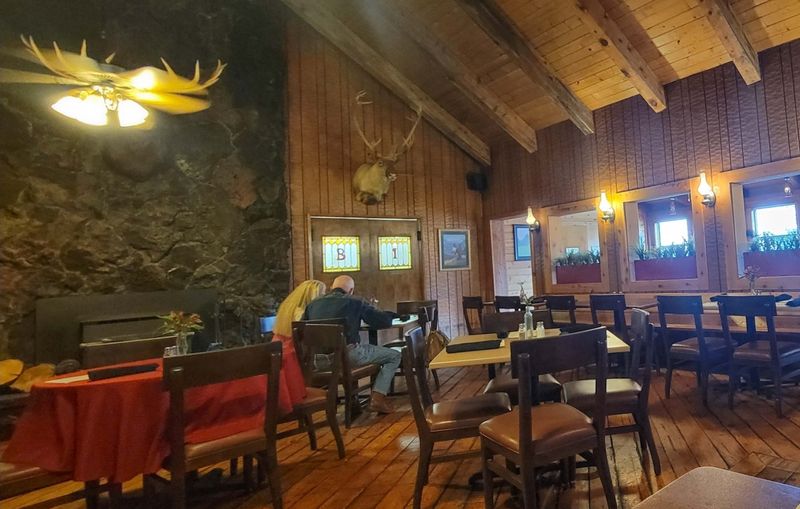 Families, Couples, And Solo Diners Can All Make It Work
