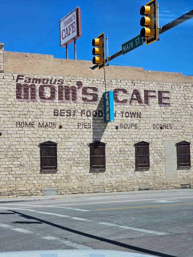 Mom's Cafe, Salina