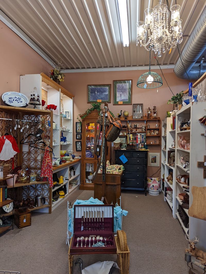 Art And Antique Shops Can Take Over An Afternoon