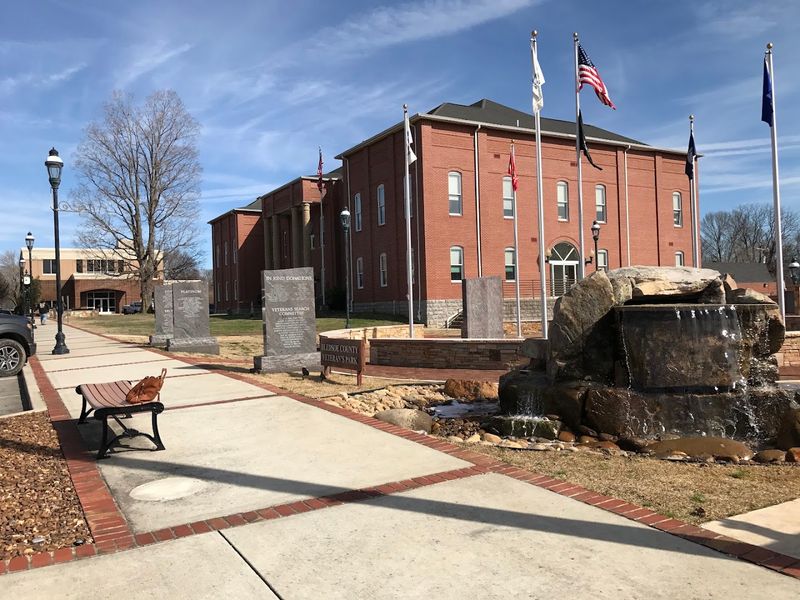 The Courthouse Square Gives You An Easy First Stop