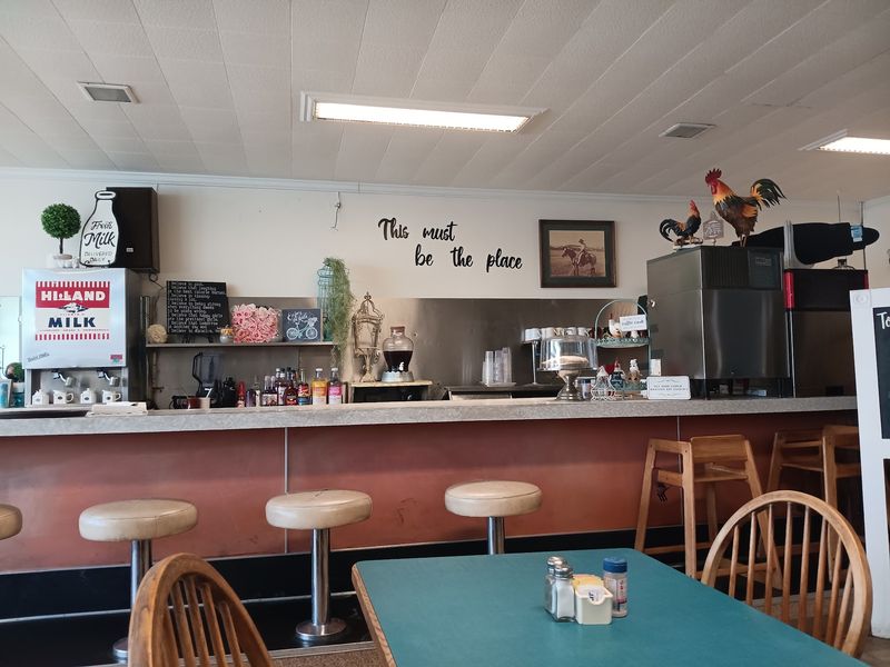 A Table That Welcomes Families, Couples, And Solo Drivers