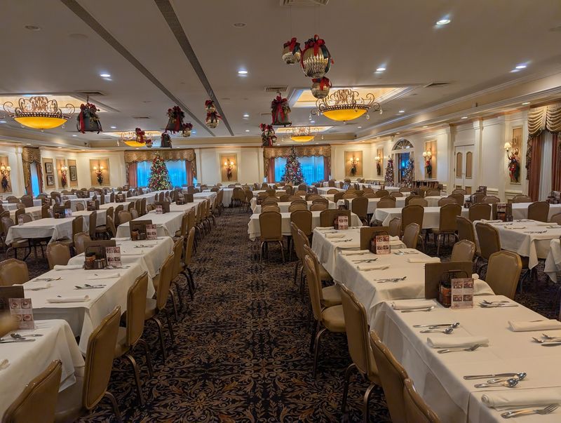 Nine Dining Rooms Can Seat Around 1,500 Guests