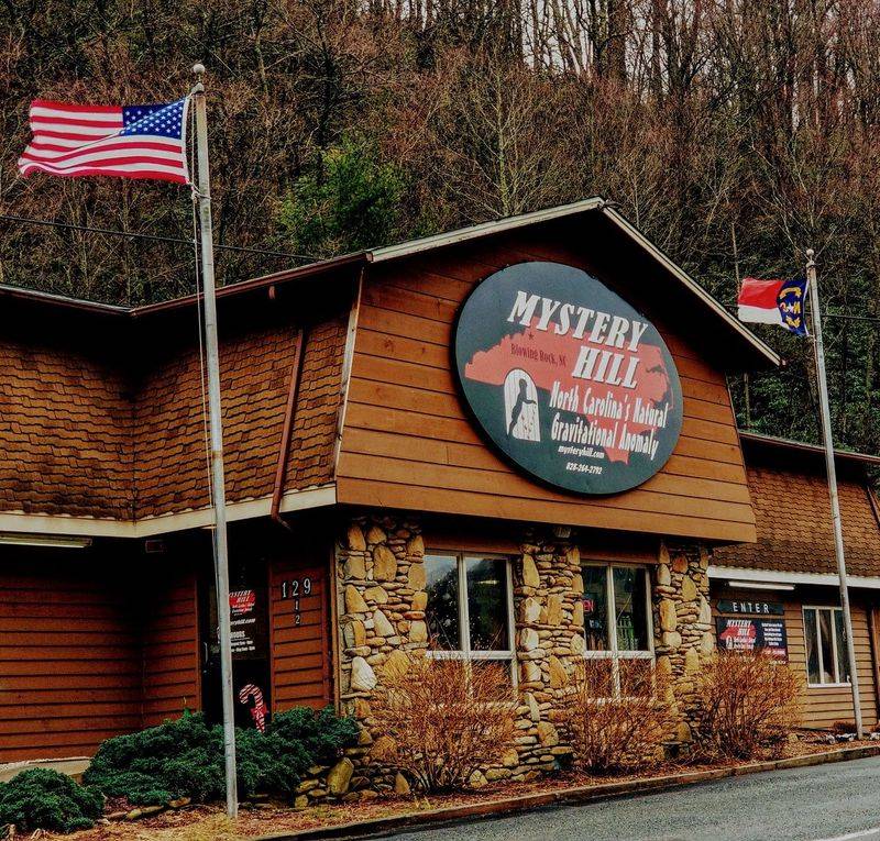 A Roadside That Has Been Confusing Road-Trippers Since 1952