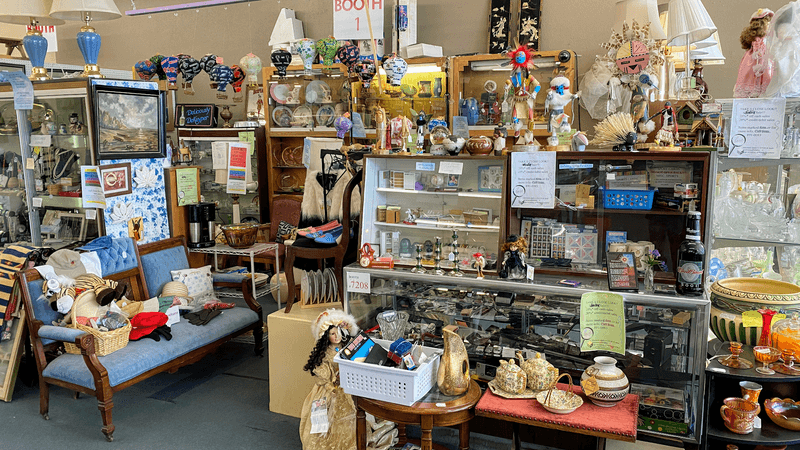 More Than 100 Vendors Keep The Displays Constantly Changing