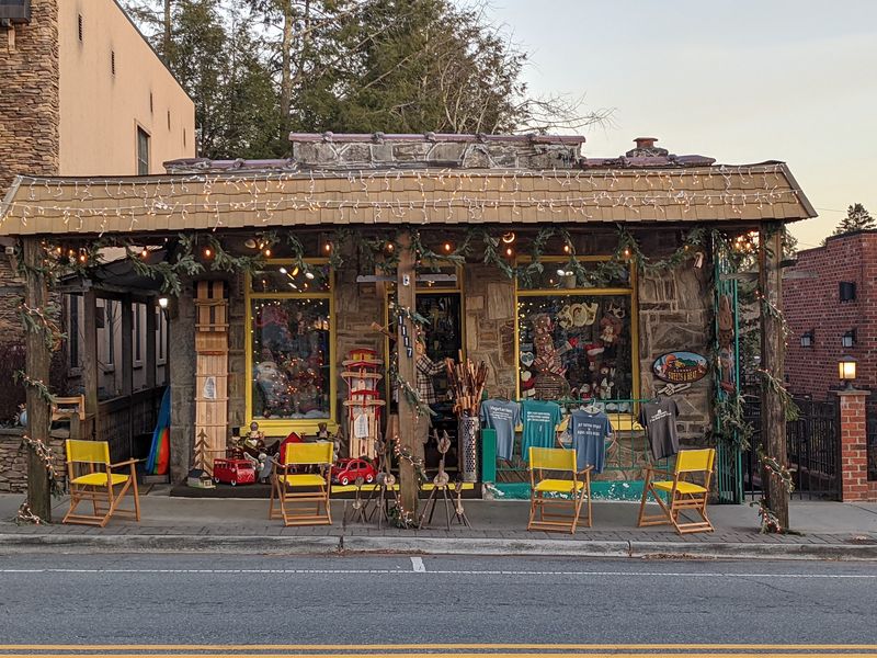 Main Street Makes Wandering Look Like A Very Good Plan