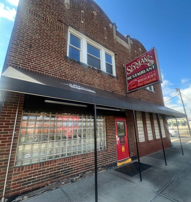 The Cleveland Deli Where A Quick Lunch Can Turn Into A Line