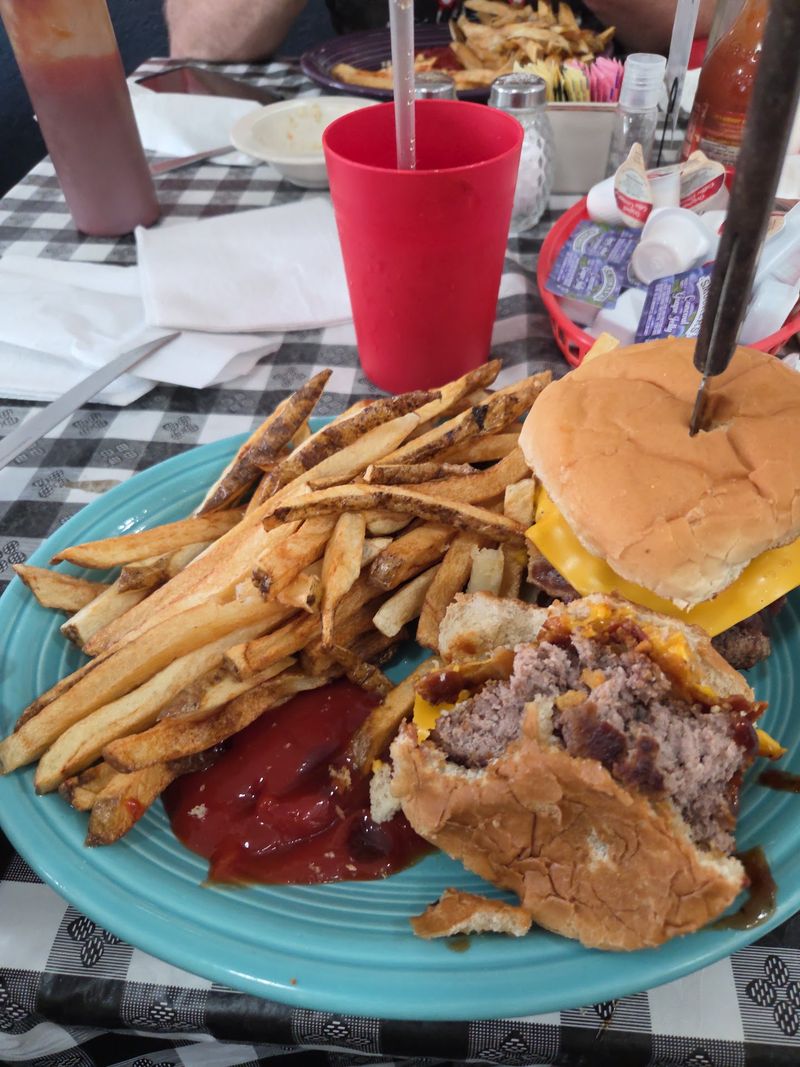 The One Pound Burger Is Exactly What The Name Says