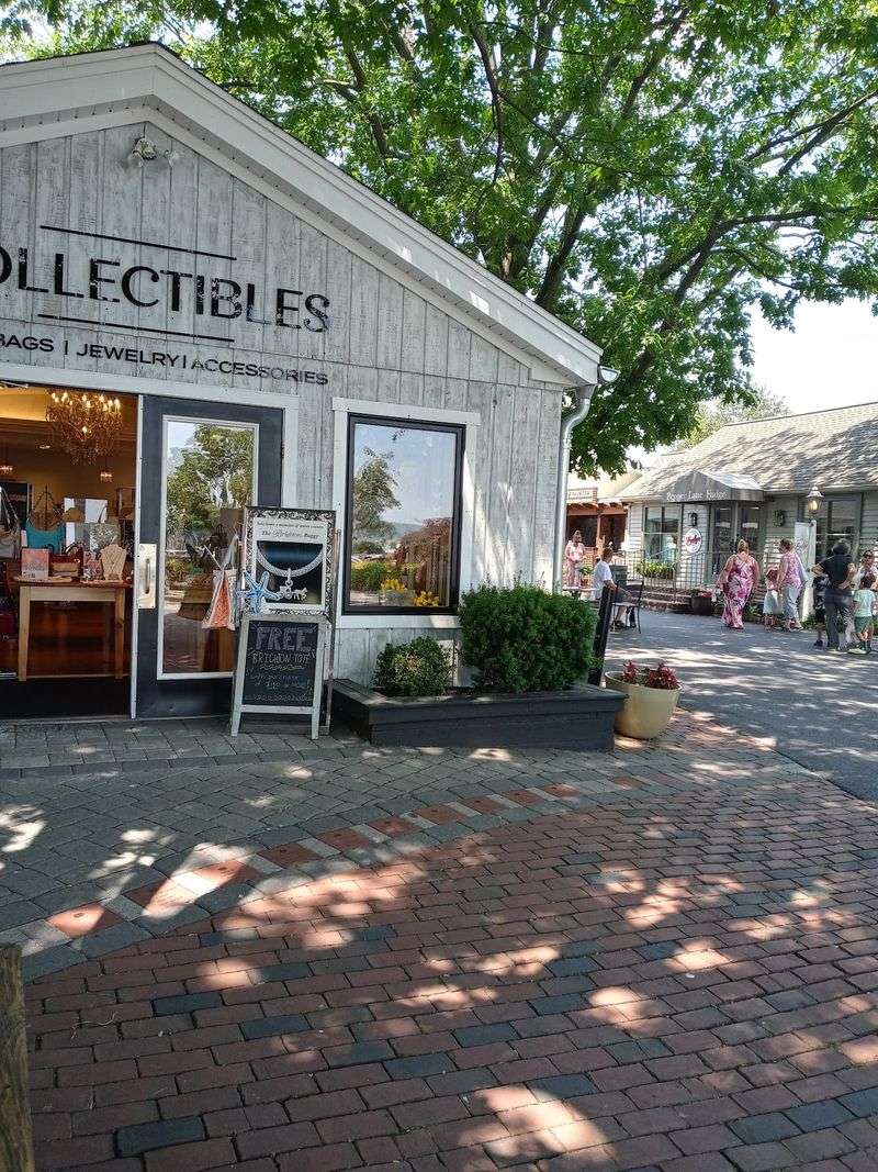 A Village Hidden in the Heart of Amish Country