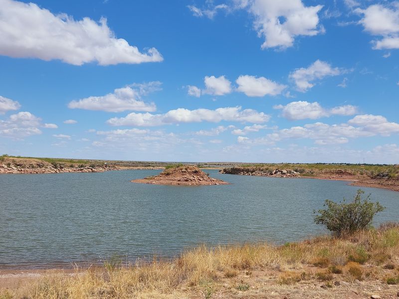 Lake Views Shape The Rhythm Of Everyday Life