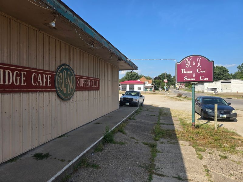 A River-Side Cafe That Keeps Its Doors Open Early