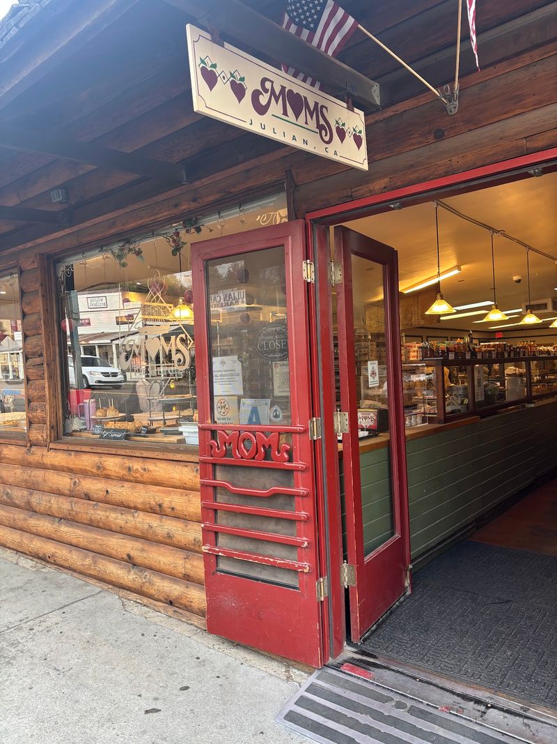 A Cozy Corner on Julian's Main Street