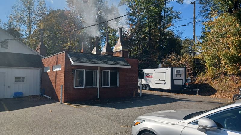 A Roadside Smokehouse With Big-League Reputation