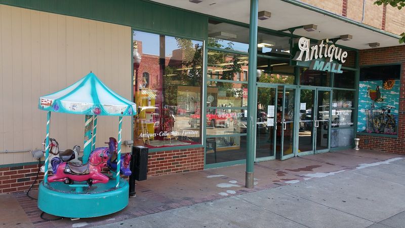 830 Massachusetts Street And Its Prime Location