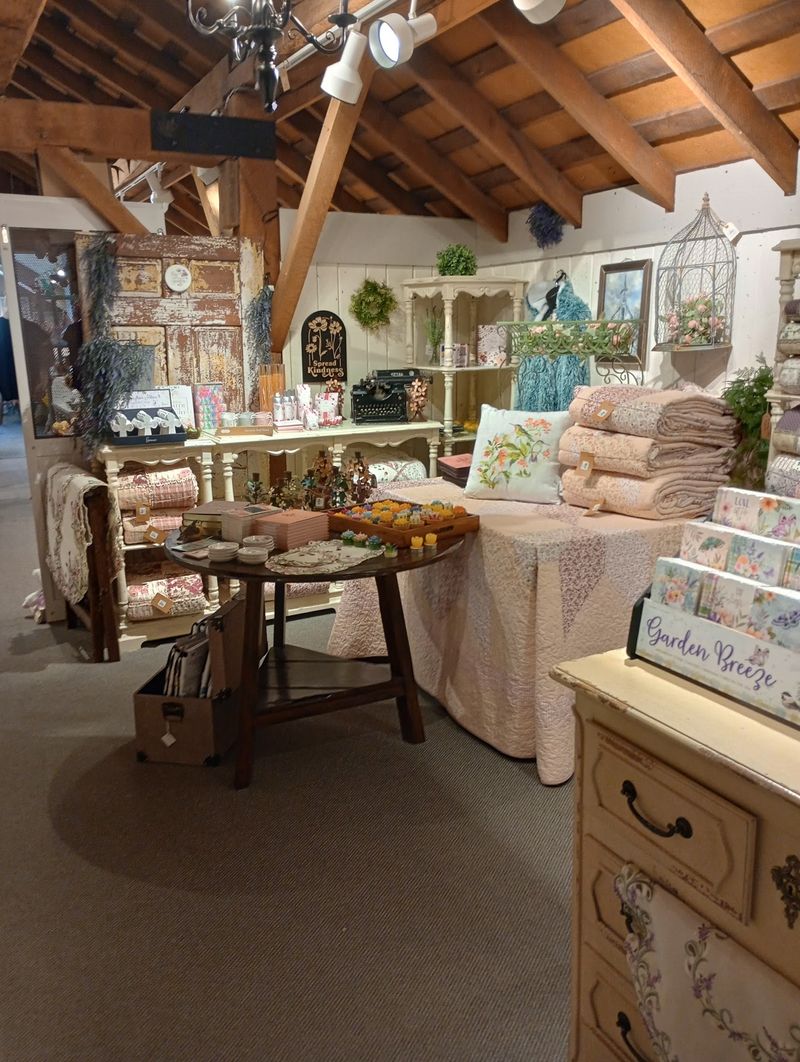 Home Décor Gives Empty Corners New Ambitions