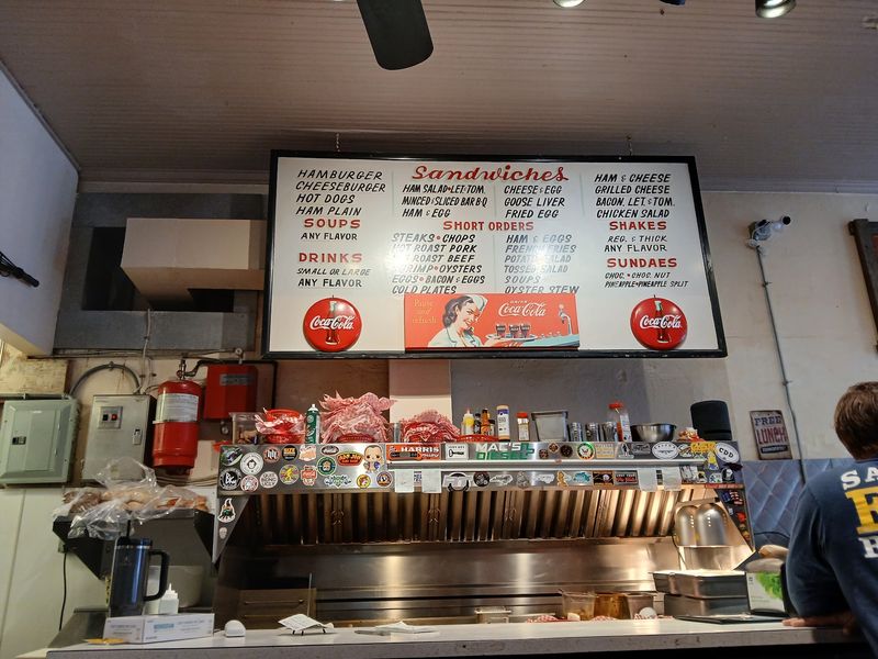 The Small Restaurant Experience That Keeps Its Diner Character