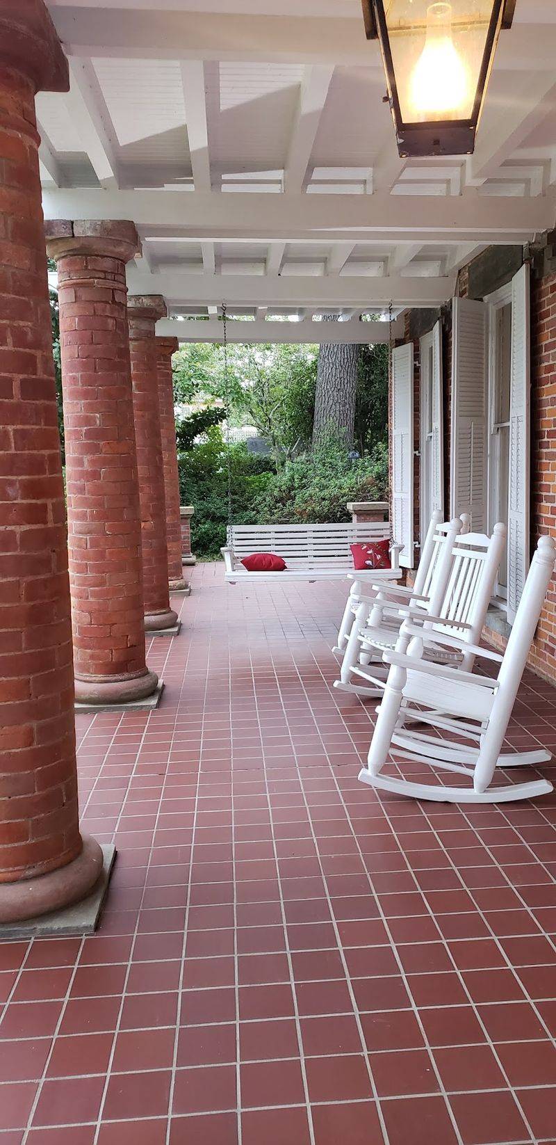 Catch The Holiday Porch Tradition If You Can