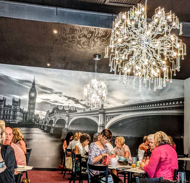 The Perfect Setting for Gatherings and Slow Dates