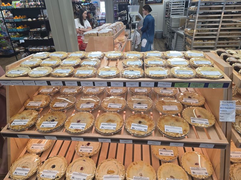 The Legendary Gooey-Bottom Shoofly Pie