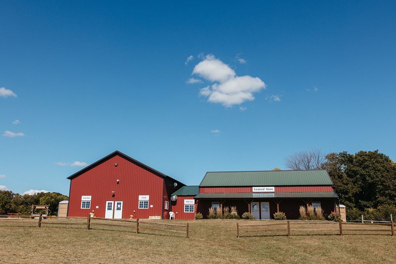 Wills Family Orchard, Adel