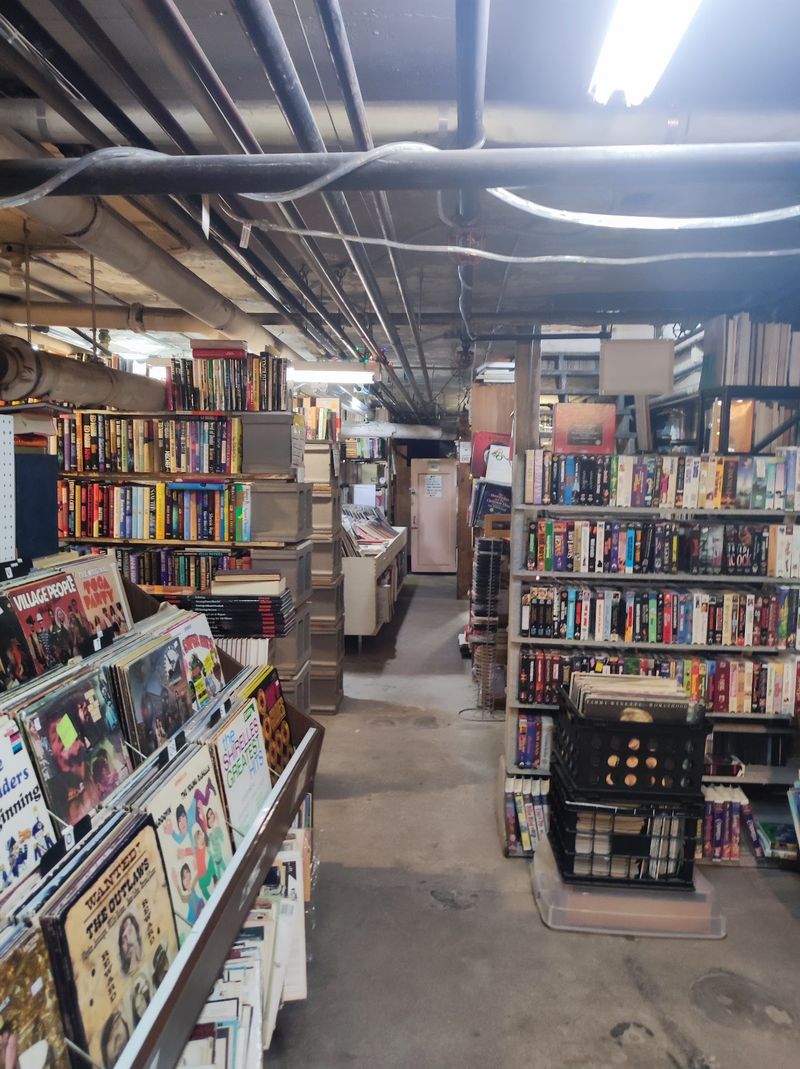 Source Bookstore, Davenport