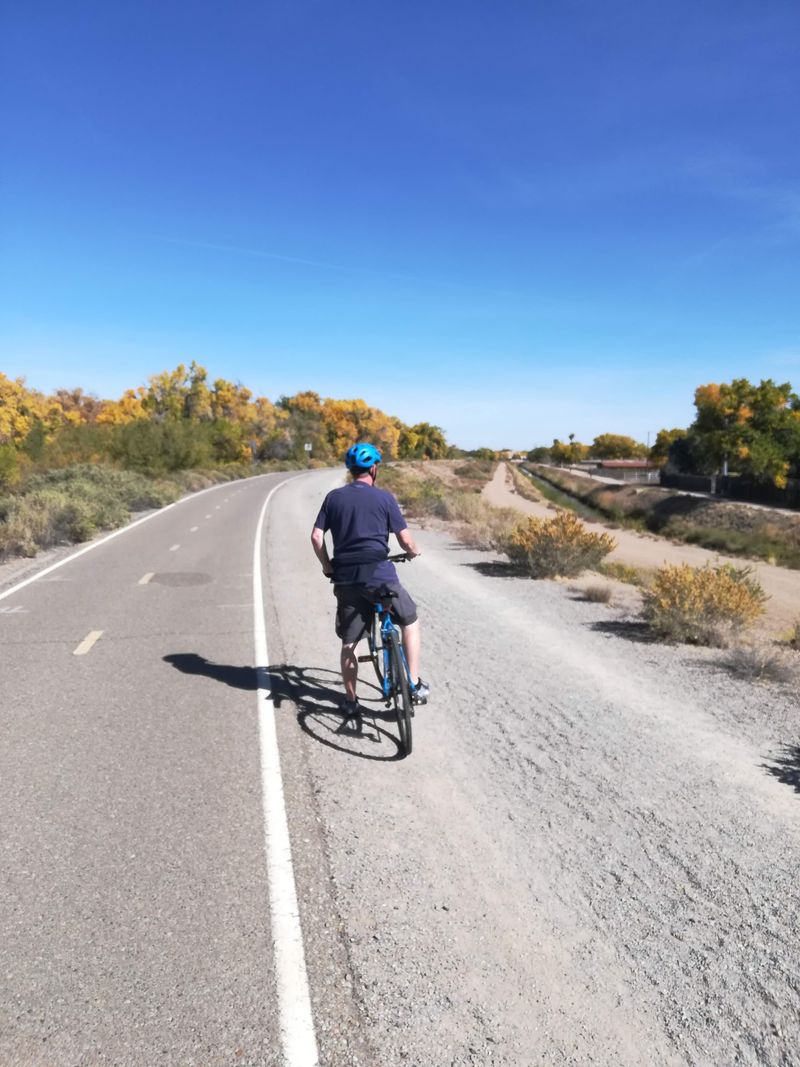 Paseo del Bosque Trail