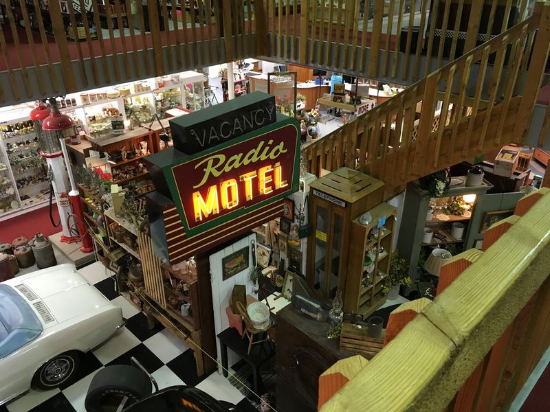 Plaza Antique Mall, Dyersville