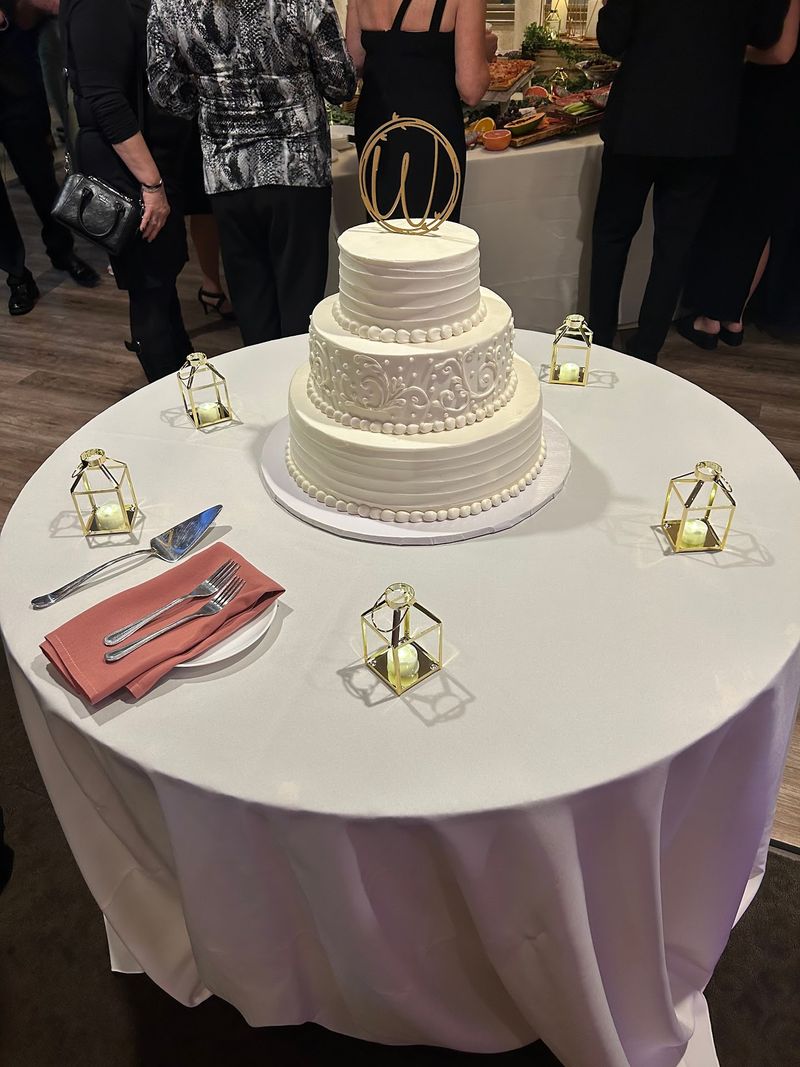 Wedding Cakes That Steal the Show