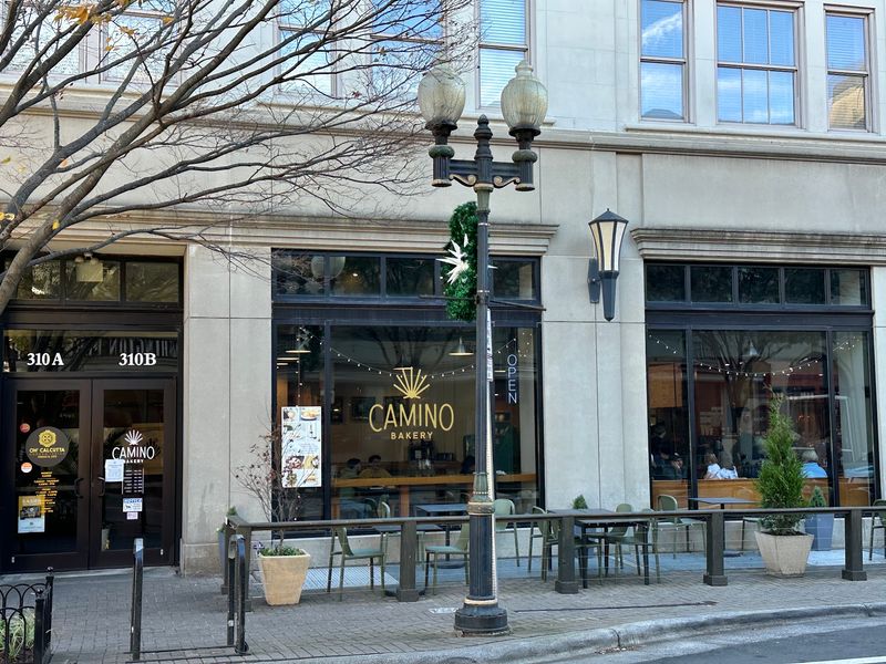 Sidewalk Seating With a European Feel