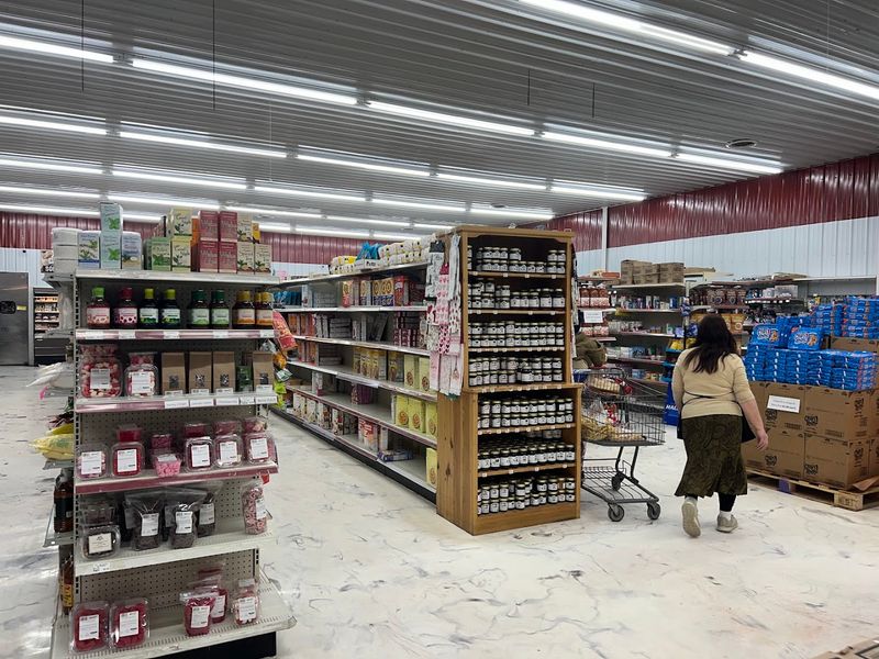 The Discount Grocery Model That Keeps Carts Moving