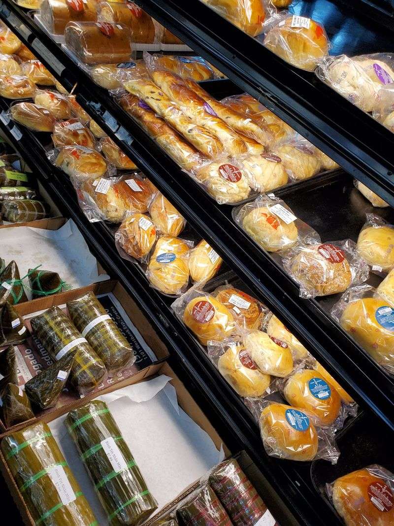 Dong Phuong Bakery Under The Same Roof