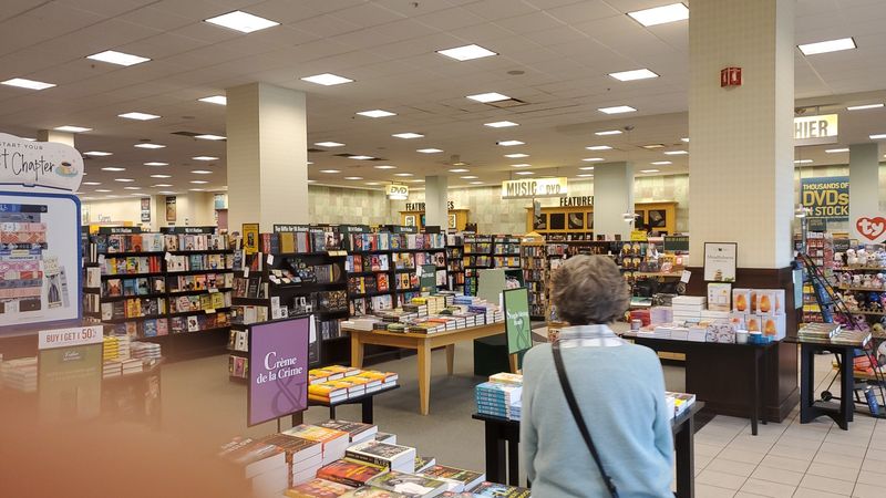 Barnes and Noble, Jordan Creek Town Center