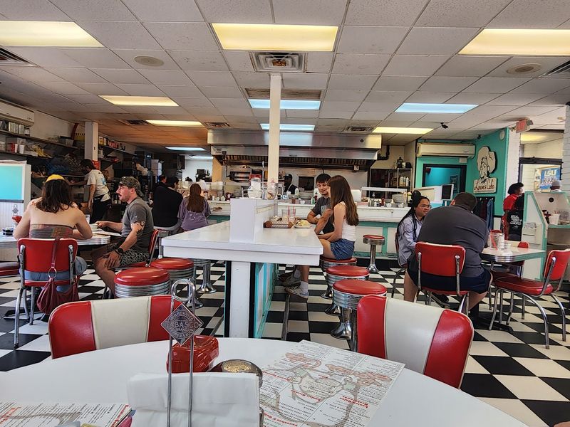 Louie's Cafe