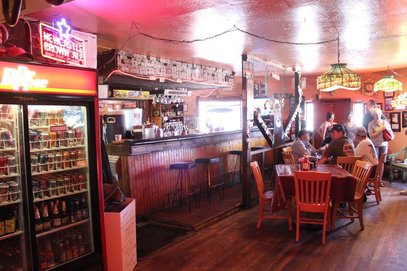 Warm Service in a Gritty Little Joint