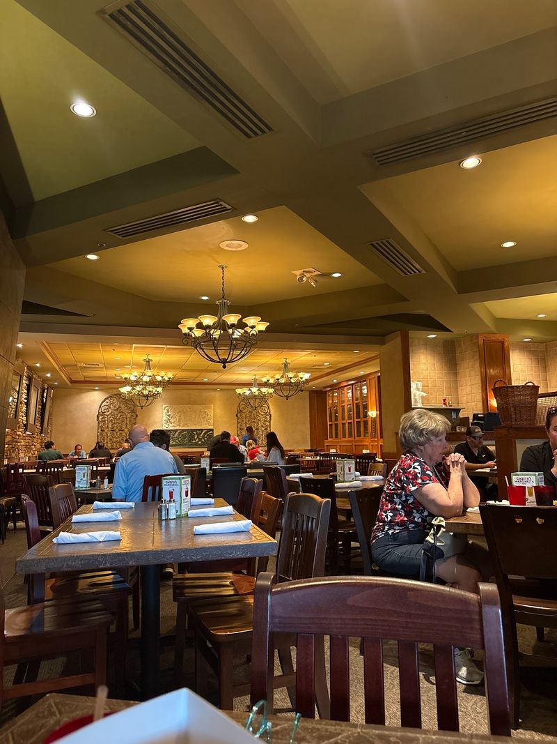 Market-Style Stations Keep Food Fresh