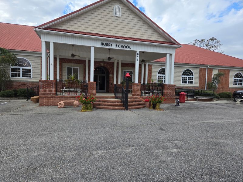 Radd Dew’s Bar-B-Que Pit