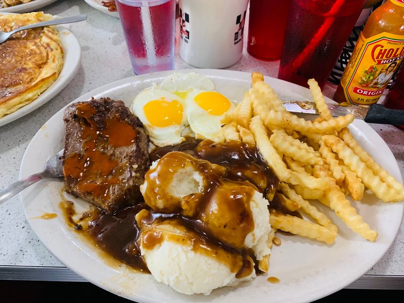 Lunch Plates And Old School Comfort