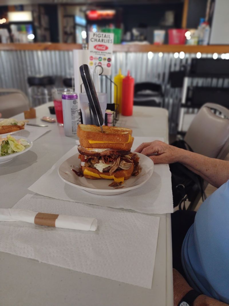 Pigtail Charlie's Diner, Hedrick