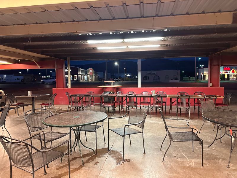Outdoor Tables Make It Easy To Linger