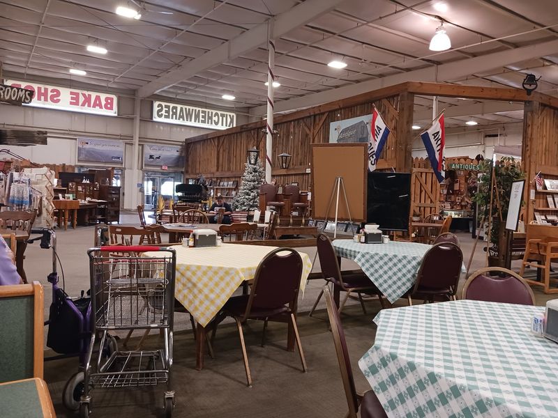 A Country-Style Café Makes It Easy To Stay Through Lunch