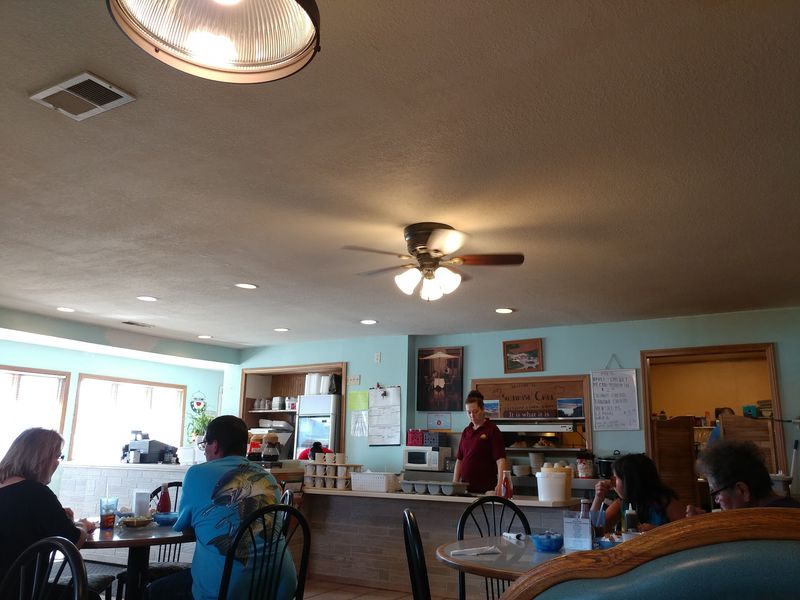 Sunrise Cafe, Le Grand