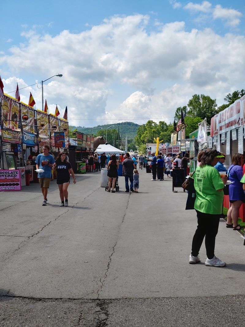 Downtown Dayton Keeps Daily Life In A Small-Town Setting