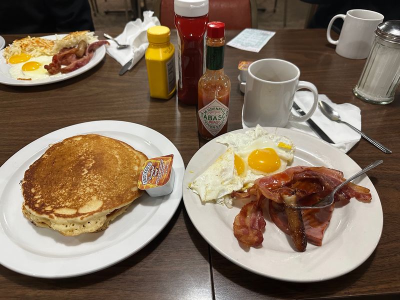 Big Plates And Friendly Prices