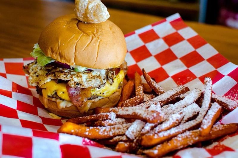 Burgers And Everyday Comfort Plates