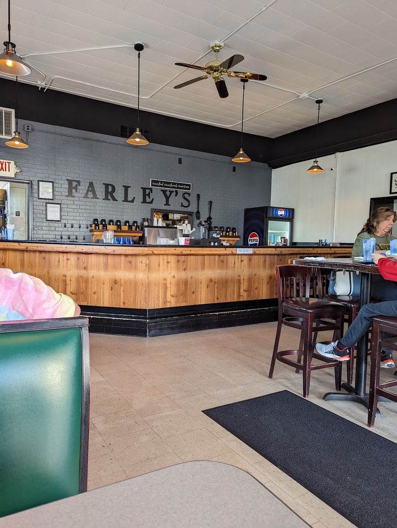 Farley's Family Restaurant, Farley