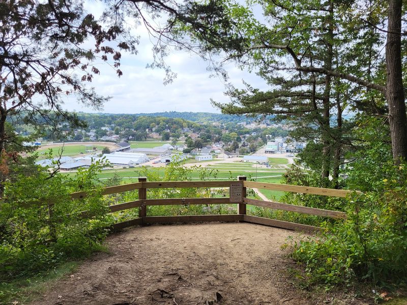Palisades Park, Decorah