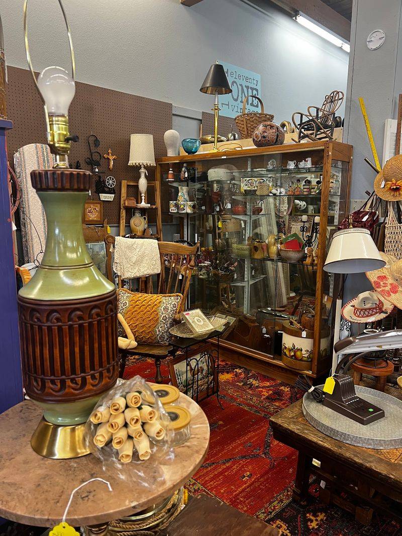 Vintage Displays Make Browsing Addictive