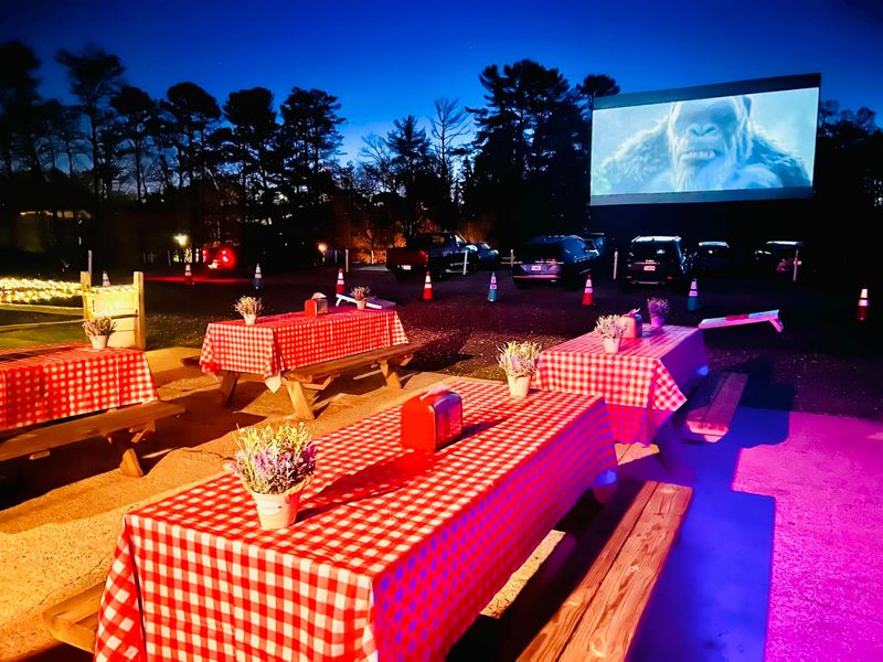 The Diner Can Bring Dinner Straight To Your Parking Spot