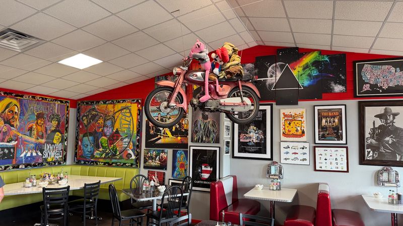 Lake Delton Is The Home Of This Retro Breakfast Stop