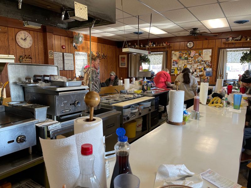 The Lou's Diner, Perry