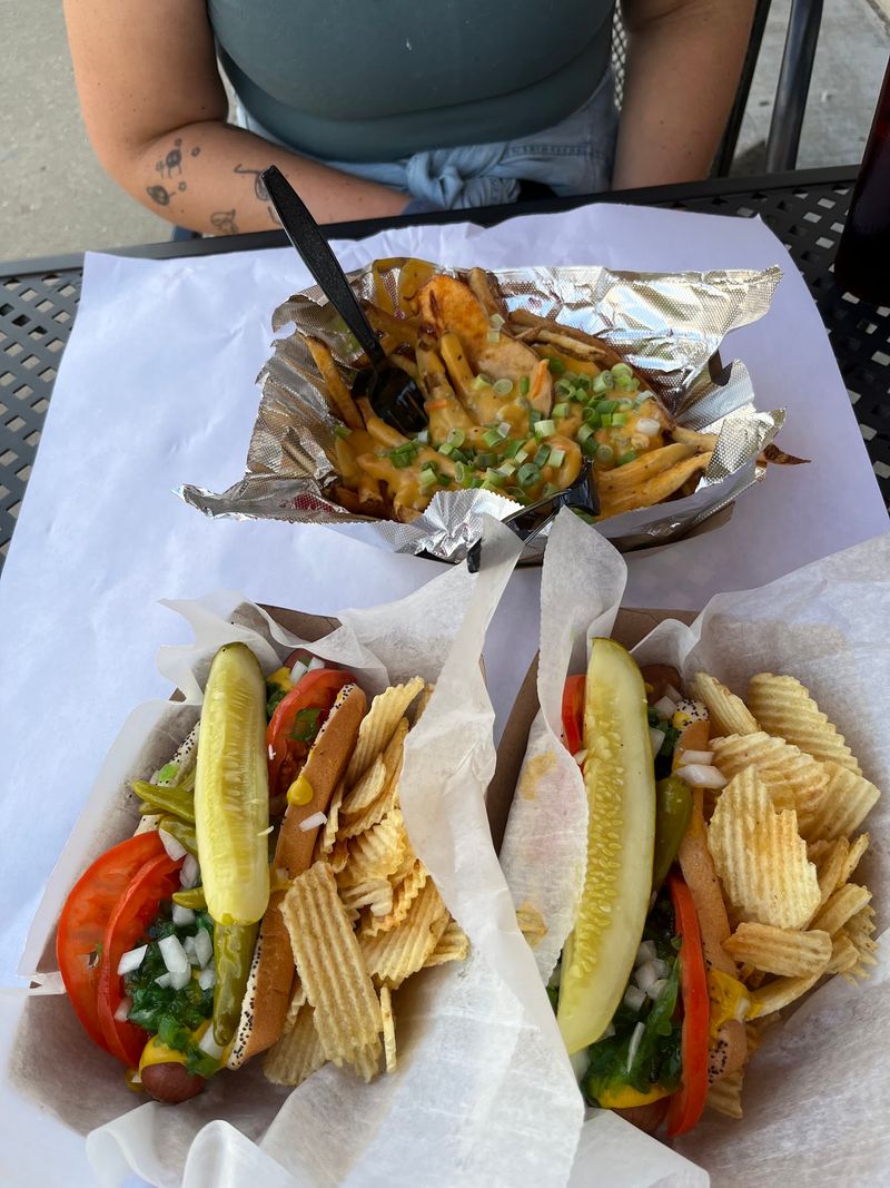 Chicago Dogs And Sausage Keep The Windy City Theme Going